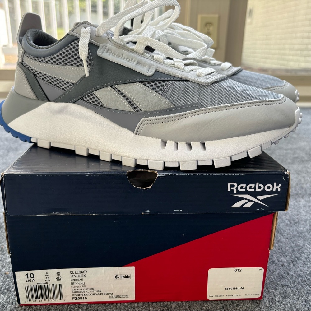 Men’s size 10 Reebok